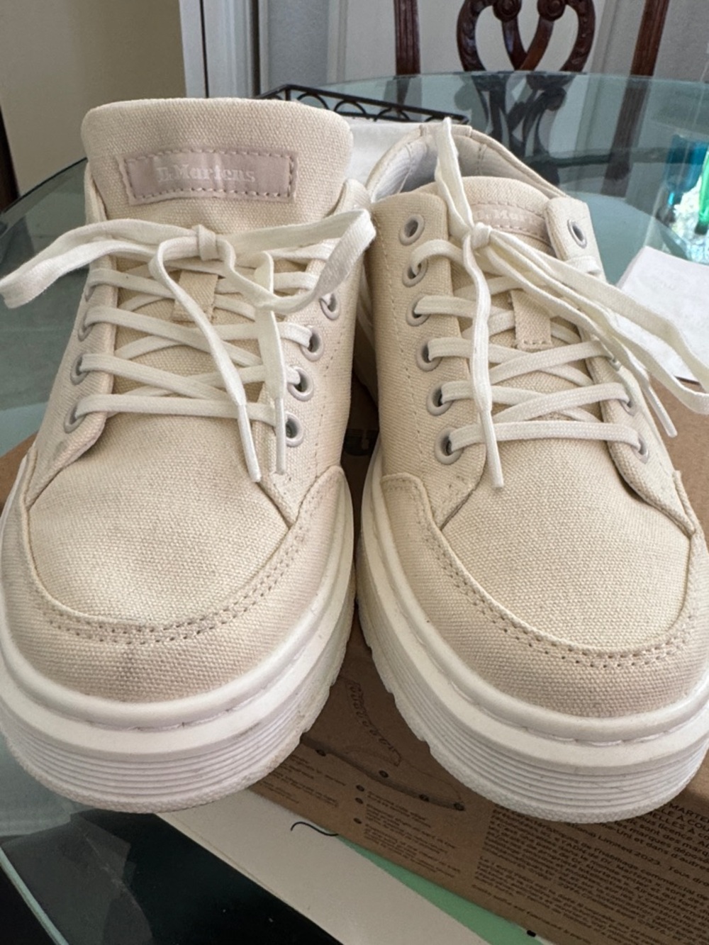 Dr. Martens Brookline 6 EYE Men's or Women 7.5 Cream Canvas Low-Top Sneakers